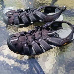 Mens Keens Clearwater CNX size 10.5